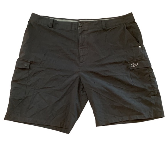 Under Armour Hybrid Black Cargo Shorts Size 42 - Picture 1 of 6